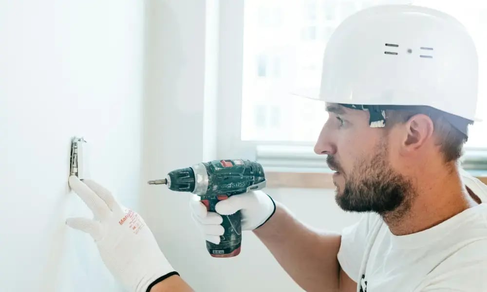 field worker electrical repairs